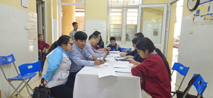 Phường Dương Nội xét duyệt xác định dạng tật và mức độ khuyết tật - Ảnh 1.