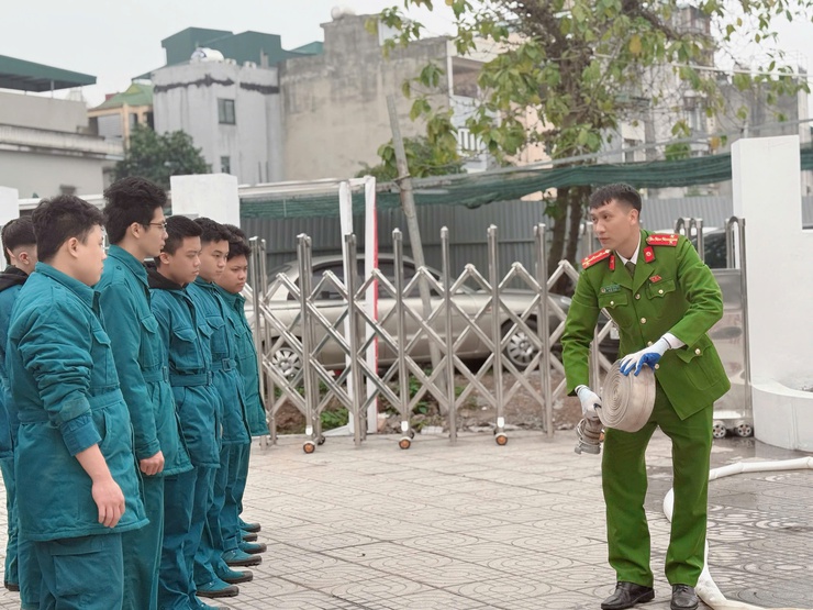 Phường Tương Mai tổ chức hội nghị tuyên truyền, phổ biến kiến thức về  công tác PCCC&CNCH cho lực lượng cán bộ, công chức thuộc Đảng uỷ - HĐND – UBND - UBMTTQ Phường và lực lượng dân quân thường trực.- Ảnh 29.