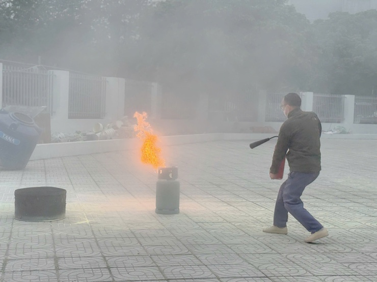 Phường Tương Mai tổ chức hội nghị tuyên truyền, phổ biến kiến thức về  công tác PCCC&CNCH cho lực lượng cán bộ, công chức thuộc Đảng uỷ - HĐND – UBND - UBMTTQ Phường và lực lượng dân quân thường trực.- Ảnh 20.