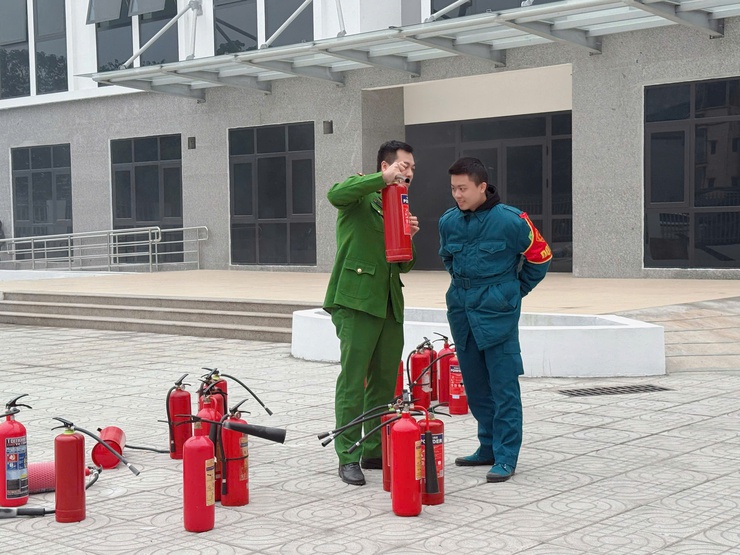 Phường Tương Mai tổ chức hội nghị tuyên truyền, phổ biến kiến thức về  công tác PCCC&CNCH cho lực lượng cán bộ, công chức thuộc Đảng uỷ - HĐND – UBND - UBMTTQ Phường và lực lượng dân quân thường trực.- Ảnh 21.