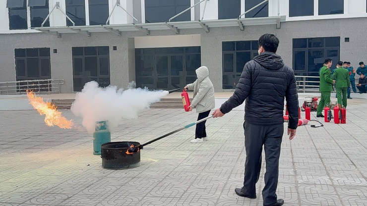 Phường Tương Mai tổ chức hội nghị tuyên truyền, phổ biến kiến thức về  công tác PCCC&CNCH cho lực lượng cán bộ, công chức thuộc Đảng uỷ - HĐND – UBND - UBMTTQ Phường và lực lượng dân quân thường trực.- Ảnh 15.