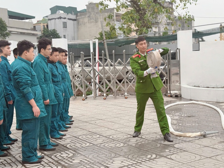 Phường Tương Mai tổ chức hội nghị tuyên truyền, phổ biến kiến thức về  công tác PCCC&CNCH cho lực lượng cán bộ, công chức thuộc Đảng uỷ - HĐND – UBND - UBMTTQ Phường và lực lượng dân quân thường trực.- Ảnh 32.