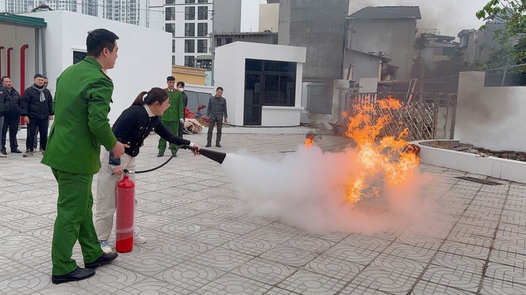 Phường Tương Mai tổ chức hội nghị tuyên truyền, phổ biến kiến thức về  công tác PCCC&CNCH cho lực lượng cán bộ, công chức thuộc Đảng uỷ - HĐND – UBND - UBMTTQ Phường và lực lượng dân quân thường trực.- Ảnh 34.