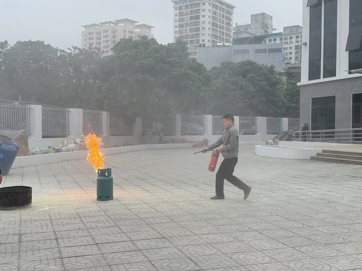 Phường Tương Mai tổ chức hội nghị tuyên truyền, phổ biến kiến thức về  công tác PCCC&CNCH cho lực lượng cán bộ, công chức thuộc Đảng uỷ - HĐND – UBND - UBMTTQ Phường và lực lượng dân quân thường trực.- Ảnh 33.