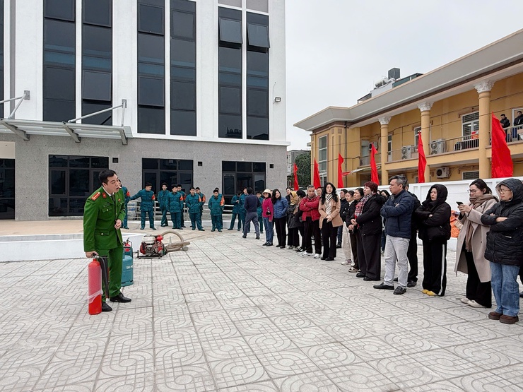 Phường Tương Mai tổ chức hội nghị tuyên truyền, phổ biến kiến thức về  công tác PCCC&CNCH cho lực lượng cán bộ, công chức thuộc Đảng uỷ - HĐND – UBND - UBMTTQ Phường và lực lượng dân quân thường trực.- Ảnh 14.