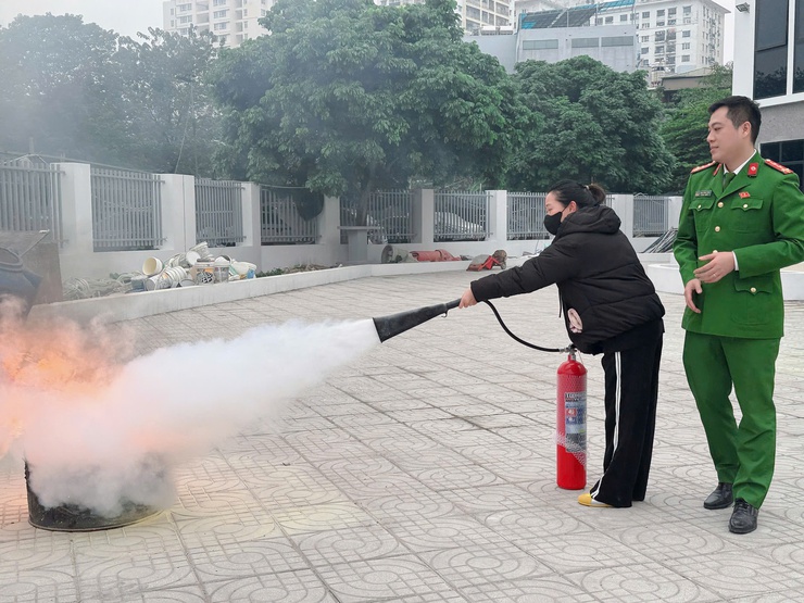 Phường Tương Mai tổ chức hội nghị tuyên truyền, phổ biến kiến thức về  công tác PCCC&CNCH cho lực lượng cán bộ, công chức thuộc Đảng uỷ - HĐND – UBND - UBMTTQ Phường và lực lượng dân quân thường trực.- Ảnh 28.