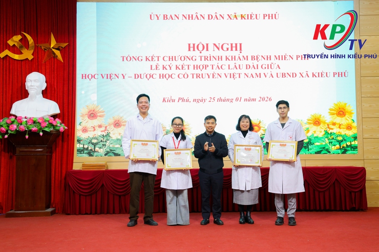 UBND xã Kiều Phú tổ chức Hội nghị tổng kết công tác khám bệnh, tư vấn sức khỏe, và ký hợp tác lâu dài với Học viện Y – Dược học cổ truyền Việt Nam - Ảnh 6.