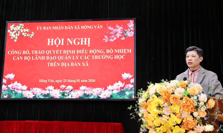 Xã Hồng Vân trao quyết định điều động, luân chuyển, bổ nhiệm hiệu trưởng, phó hiệu trưởng các nhà trường - Ảnh 7.