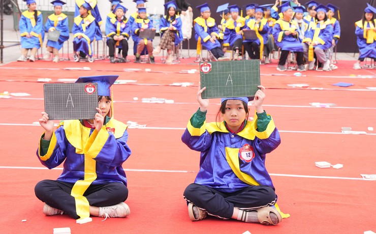 Thiếu nhi Bát Tràng hào hứng tham gia hội thi "Rung chuông vàng" và vẽ tranh chào Xuân- Ảnh 8.