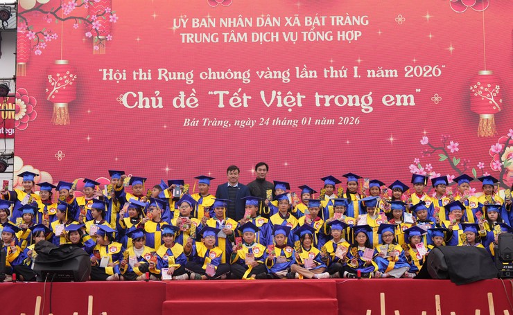 Thiếu nhi Bát Tràng hào hứng tham gia hội thi "Rung chuông vàng" và vẽ tranh chào Xuân- Ảnh 1.