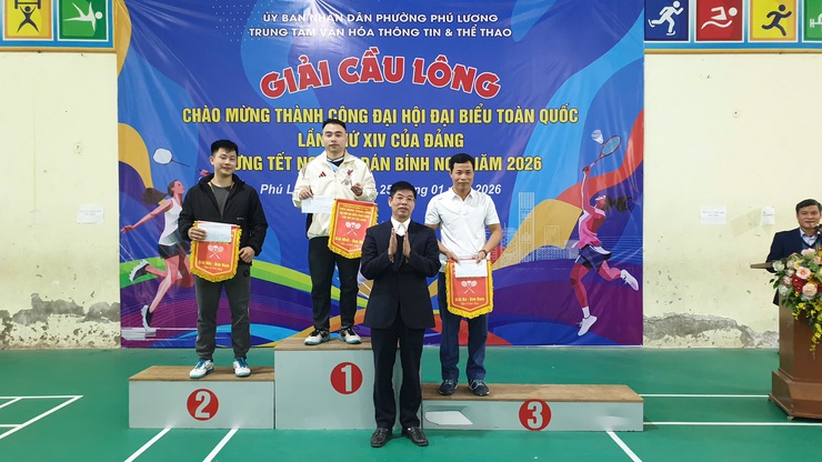 Phường Phú Lương tổ chức giải cầu lông chào mừng thành công Đại hội Đảng lần thứ XIV - Ảnh 2.