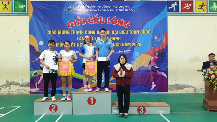 Phường Phú Lương tổ chức giải cầu lông chào mừng thành công Đại hội Đảng lần thứ XIV - Ảnh 3.