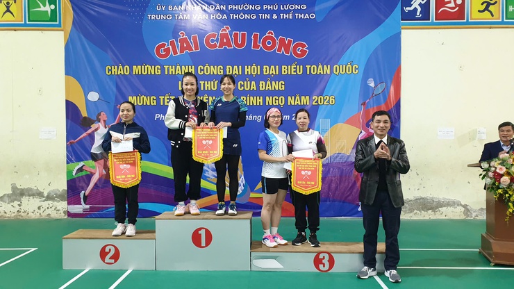 Phường Phú Lương tổ chức giải cầu lông chào mừng thành công Đại hội Đảng lần thứ XIV - Ảnh 4.