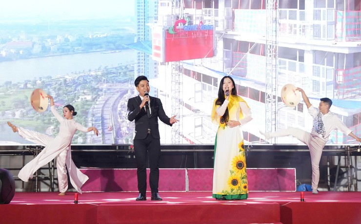 Bát Tràng tổ chức chương trình nghệ thuật "Sáng mãi niềm tin theo Đảng"- Ảnh 6.