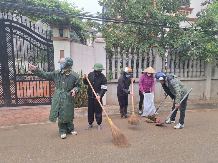 Hội Nông dân xã Phú Nghĩa cụm Đông Phương Yên phối hợp tổ chức tổng vệ sinh “Sáng - Xanh - Sạch - Đẹp”- Ảnh 2.