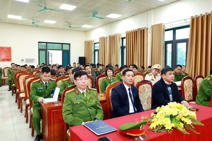 CÔNG AN XÃ THƯ LÂM TỔ CHỨC LỄ CÔNG BỐ QUYẾT ĐỊNH CỦA GIÁM ĐỐC CÔNG AN THÀNH PHỐ HÀ NỘI VỀ CÔNG TÁC CÁN BỘ
- Ảnh 1.