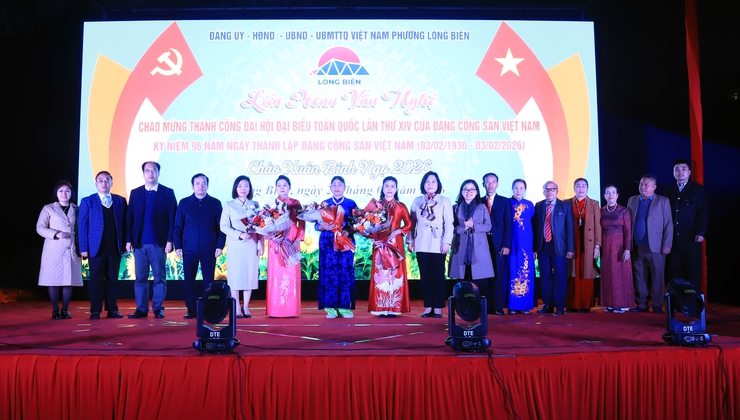 Phường Long Biên tổ chức đêm liên hoan văn nghệ chào mừng thành công Đại hội Đại biểu toàn quốc lần thứ XIV của Đảng, kỷ niệm 96 năm ngày thành lập Đảng Cộng sản Việt Nam (03/02/1930 – 03/02/2026) và chào xuân Bính Ngọ 2026.- Ảnh 1.