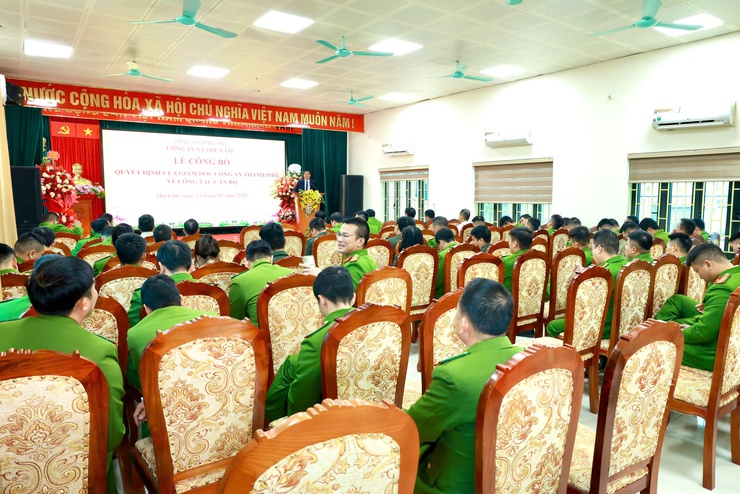 CÔNG AN XÃ THƯ LÂM TỔ CHỨC LỄ CÔNG BỐ QUYẾT ĐỊNH CỦA GIÁM ĐỐC CÔNG AN THÀNH PHỐ HÀ NỘI VỀ CÔNG TÁC CÁN BỘ
- Ảnh 11.