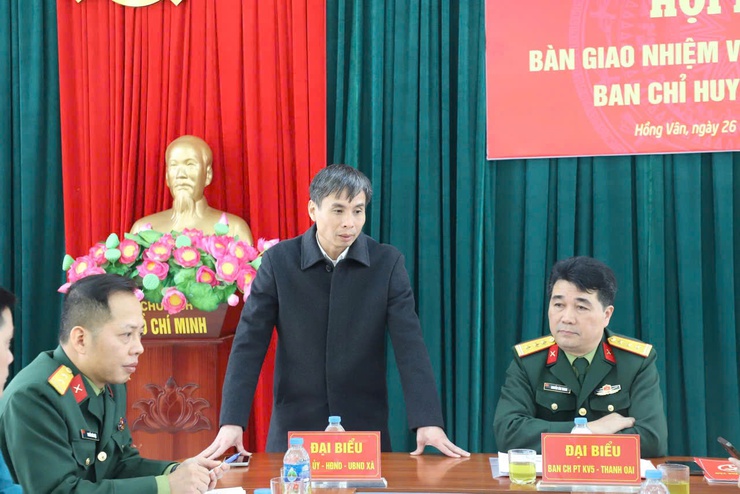 Xã Hồng Vân tổ chức hội nghị bàn giao công tác chỉ huy trưởng ban chỉ huy quân sự: bảo đảm liên tục, vững chắc nhiệm vụ quốc phòng- quân sự địa phương - Ảnh 4.