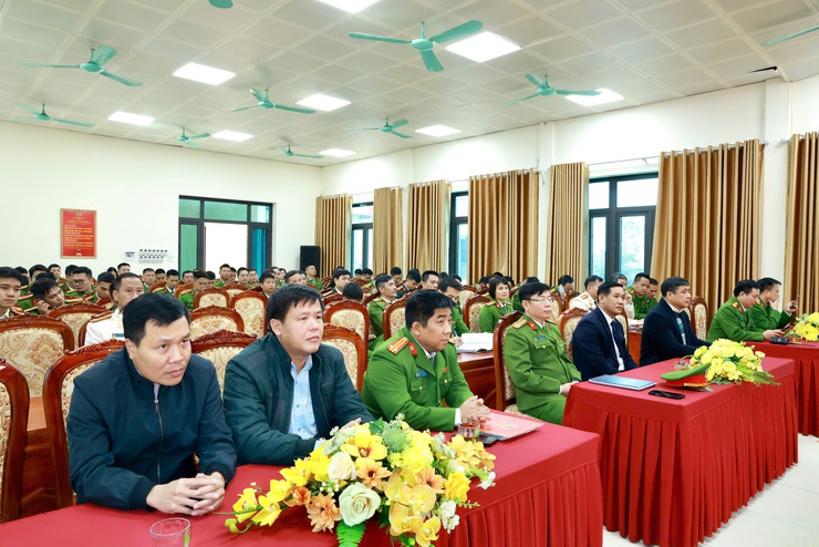 CÔNG AN XÃ THƯ LÂM TỔ CHỨC LỄ CÔNG BỐ QUYẾT ĐỊNH CỦA GIÁM ĐỐC CÔNG AN THÀNH PHỐ HÀ NỘI VỀ CÔNG TÁC CÁN BỘ
- Ảnh 2.