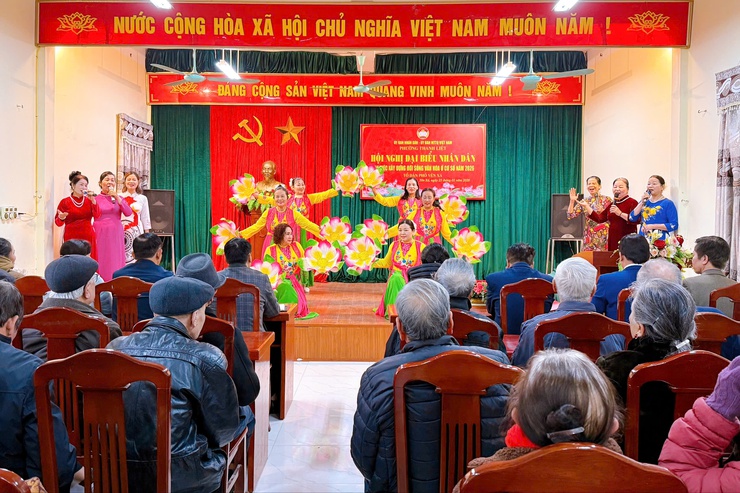 Đồng chí Bùi Huy Hoàng – Chủ tịch UBND phường dự Hội nghị Đại biểu Nhân dân bàn việc xây dựng đời sống văn hóa ở cơ sở tại TDP Yên Xá - Ảnh 4.