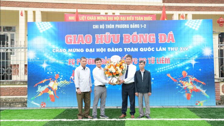 Giao hữu bóng đã giữa làng Phương Bảng và Công ty Điện lực Từ Liêm- Ảnh 4.