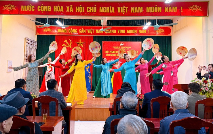 Đồng chí Bùi Huy Hoàng – Chủ tịch UBND phường dự Hội nghị Đại biểu Nhân dân bàn việc xây dựng đời sống văn hóa ở cơ sở tại TDP Yên Xá - Ảnh 5.