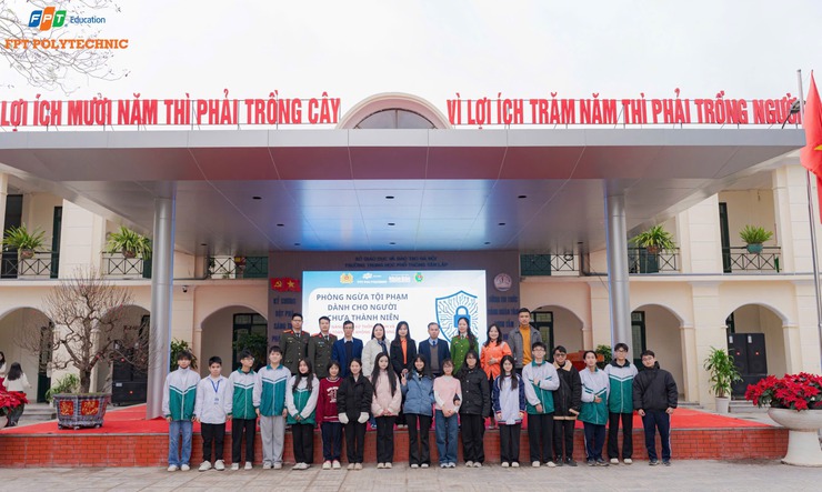 Công an xã Ô Diên “kích hoạt lá chắn số” phòng, chống bắt cóc online cho gần 1.800 học sinh THPT Tân Lập- Ảnh 1.