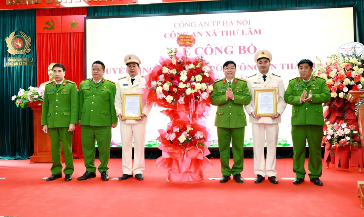 CÔNG AN XÃ THƯ LÂM TỔ CHỨC LỄ CÔNG BỐ QUYẾT ĐỊNH CỦA GIÁM ĐỐC CÔNG AN THÀNH PHỐ HÀ NỘI VỀ CÔNG TÁC CÁN BỘ
- Ảnh 5.