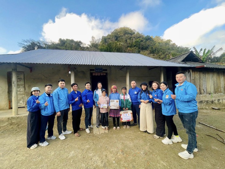Đoàn xã Chuyên Mỹ tổ chức chương trình "Tình nguyện mùa đông - Tết ấm yêu thương 2026"- Ảnh 3.