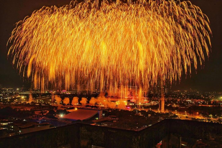 Cùng chiêm ngưỡng lại: Màn pháo hoa đặc biệt chào mừng thành công đại hội XIV của Đảng- Ảnh 3.