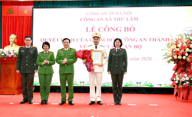 CÔNG AN XÃ THƯ LÂM TỔ CHỨC LỄ CÔNG BỐ QUYẾT ĐỊNH CỦA GIÁM ĐỐC CÔNG AN THÀNH PHỐ HÀ NỘI VỀ CÔNG TÁC CÁN BỘ
- Ảnh 6.