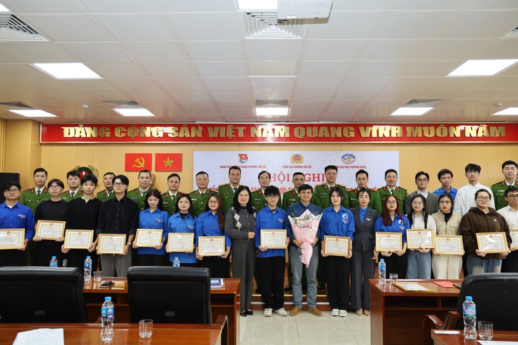 Đoàn TNCS Hồ Chí Minh phường Yên Sở đã tổ chức Hội nghị tổng kết công tác phối hợp thực hiện cao điểm 60 ngày đêm làm sạch dữ liệu đăng ký phương tiện, giấy phép lái xe cơ giới.- Ảnh 2.