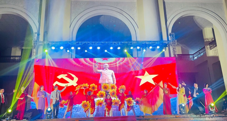 CHƯƠNG TRÌNH NGHỆ THUẬT CHÀO MỪNG ĐẠI HỘI ĐẠI BIỂU TOÀN QUỐC LẦN THỨ XIV CỦA ĐẢNG- Ảnh 1.