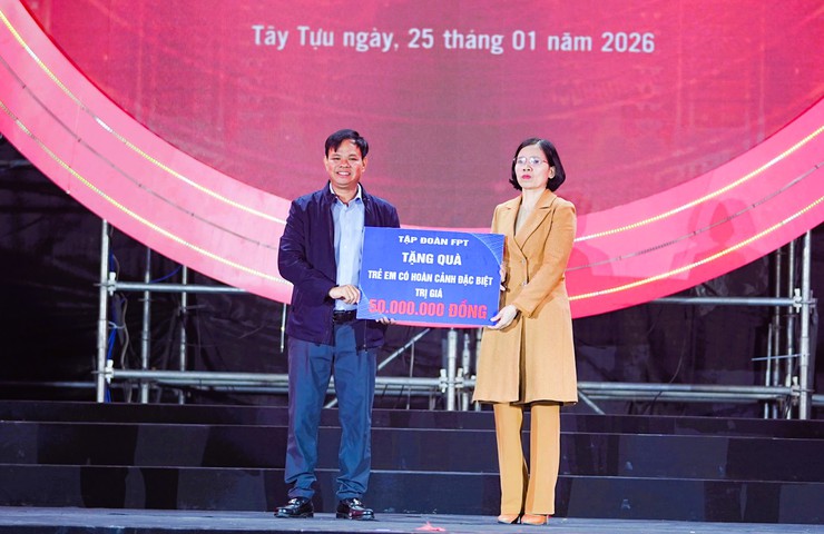 Phường Tây Tựu tổ chức chương trình nghệ thuật đặc biệt "Vững bước mùa Xuân mới"- Ảnh 1.