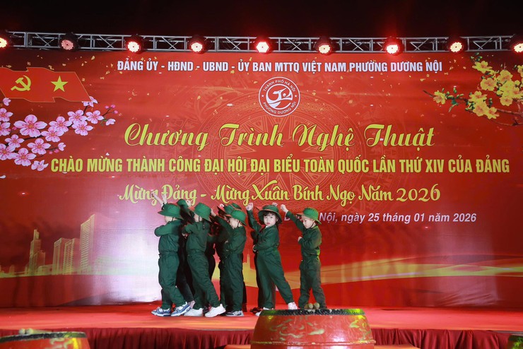 HOÀNH TRÁNG, ẤN TƯỢNG, ĐẶC SẮC CHƯƠNG TRÌNH NGHỆ THUẬT CHÀO MỪNG THÀNH CÔNG ĐẠI HỘI ĐẢNG TOÀN QUỐC LẦN THỨ XIV- Ảnh 9.
