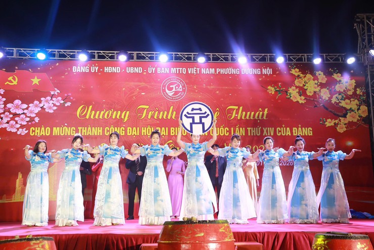 HOÀNH TRÁNG, ẤN TƯỢNG, ĐẶC SẮC CHƯƠNG TRÌNH NGHỆ THUẬT CHÀO MỪNG THÀNH CÔNG ĐẠI HỘI ĐẢNG TOÀN QUỐC LẦN THỨ XIV- Ảnh 8.