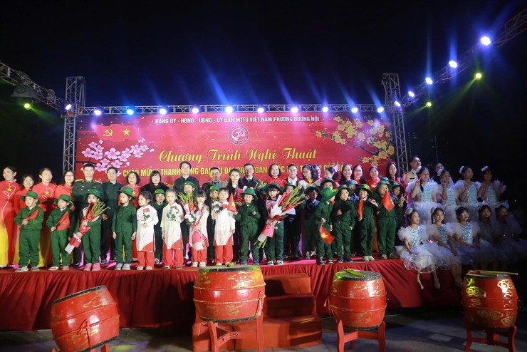 HOÀNH TRÁNG, ẤN TƯỢNG, ĐẶC SẮC CHƯƠNG TRÌNH NGHỆ THUẬT CHÀO MỪNG THÀNH CÔNG ĐẠI HỘI ĐẢNG TOÀN QUỐC LẦN THỨ XIV- Ảnh 10.