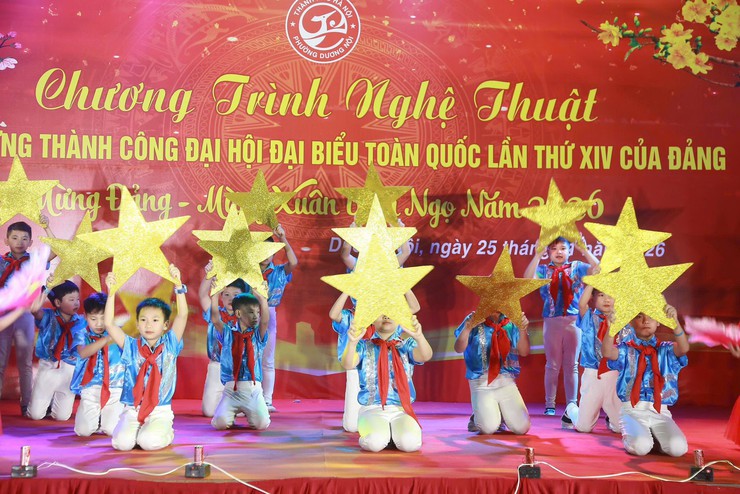 HOÀNH TRÁNG, ẤN TƯỢNG, ĐẶC SẮC CHƯƠNG TRÌNH NGHỆ THUẬT CHÀO MỪNG THÀNH CÔNG ĐẠI HỘI ĐẢNG TOÀN QUỐC LẦN THỨ XIV- Ảnh 5.