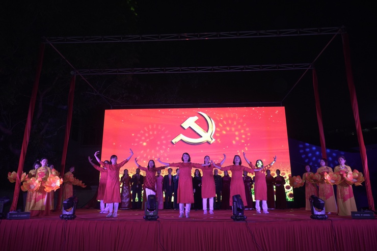 Phường Long Biên tổ chức đêm liên hoan văn nghệ chào mừng thành công Đại hội Đại biểu toàn quốc lần thứ XIV của Đảng, kỷ niệm 96 năm ngày thành lập Đảng Cộng sản Việt Nam (03/02/1930 – 03/02/2026) và chào xuân Bính Ngọ 2026.- Ảnh 9.