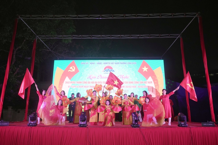 Phường Long Biên tổ chức đêm liên hoan văn nghệ chào mừng thành công Đại hội Đại biểu toàn quốc lần thứ XIV của Đảng, kỷ niệm 96 năm ngày thành lập Đảng Cộng sản Việt Nam (03/02/1930 – 03/02/2026) và chào xuân Bính Ngọ 2026.- Ảnh 13.