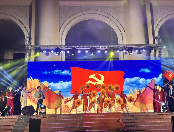 CHƯƠNG TRÌNH NGHỆ THUẬT CHÀO MỪNG ĐẠI HỘI ĐẠI BIỂU TOÀN QUỐC LẦN THỨ XIV CỦA ĐẢNG- Ảnh 3.