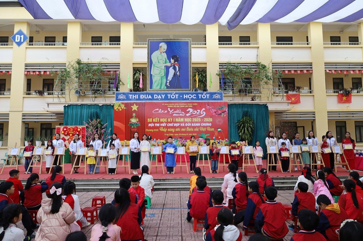 Trường Tiểu học Trung Sơn Trầm tổ chức sơ kết học kỳ I, thi viết chữ đẹp, gói bánh chưng chào đón Xuân Bính Ngọ 2026- Ảnh 1.