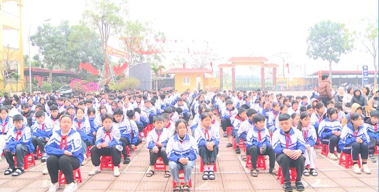 Hội nghị tuyên truyền Đề án "Phòng ngừa, ứng phó với bạo lực xâm hại phụ nữ và trẻ em"; tuyên truyền quy định của pháp luật hình sự đối với người dưới 18 tuổi cho học sinh trường THCS Võng Xuyên B- Ảnh 3.