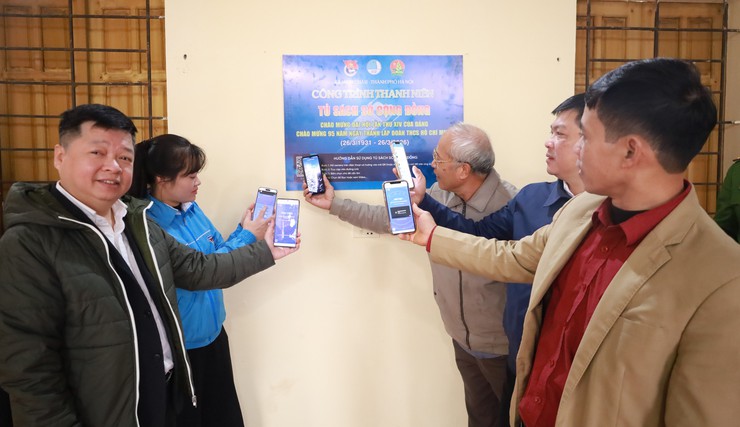 Xã Minh Châu khánh thành công trình thanh niên "Tủ sách số cộng đồng" ứng dụng mã QR Code- Ảnh 2.