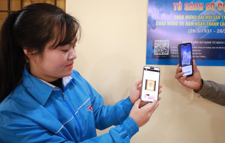 Xã Minh Châu khánh thành công trình thanh niên "Tủ sách số cộng đồng" ứng dụng mã QR Code- Ảnh 4.