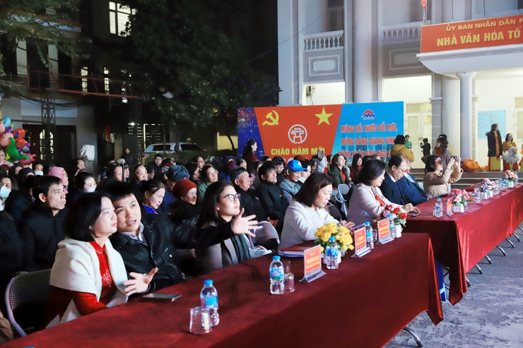 Phường Long Biên tổ chức đêm liên hoan văn nghệ chào mừng thành công Đại hội Đại biểu toàn quốc lần thứ XIV của Đảng, kỷ niệm 96 năm ngày thành lập Đảng Cộng sản Việt Nam (03/02/1930 – 03/02/2026) và chào xuân Bính Ngọ 2026.- Ảnh 5.