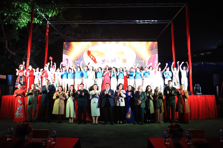 Phường Long Biên tổ chức đêm liên hoan văn nghệ chào mừng thành công Đại hội Đại biểu toàn quốc lần thứ XIV của Đảng, kỷ niệm 96 năm ngày thành lập Đảng Cộng sản Việt Nam (03/02/1930 – 03/02/2026) và chào xuân Bính Ngọ 2026.- Ảnh 8.