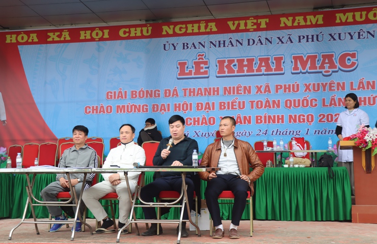 Sôi nổi giải bóng đá chào mừng Đại hội XIV của Đảng- Ảnh 1.