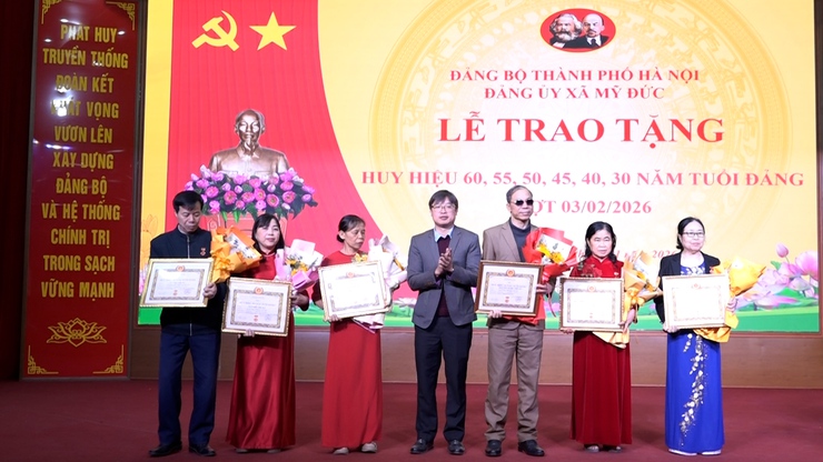 Đảng ủy xã Mỹ Đức trao Huy hiệu Đảng đợt 3/2 và triển khai nhiệm vụ trọng tâm dịp Tết nguyên đán Bính Ngọ 2026- Ảnh 4.